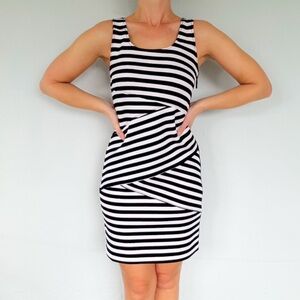 Michael KORS black white stripe sleeveless bodycon side zip mini dress size 6